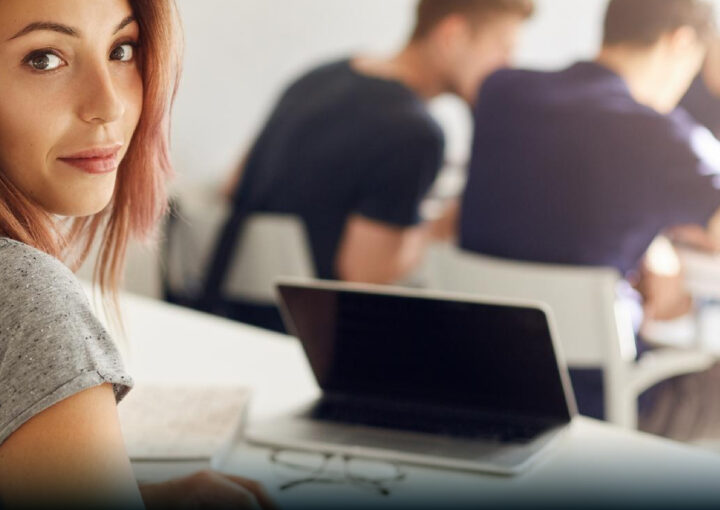 Alta formazione o corsi professionali: come scegliere il percorso più adatto ai tuoi obiettivi professionali.